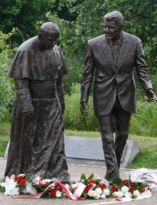 The statue of Pope John Paul II (Karol Woityla) and Ronald Reagan unveiled in July 2012 in Gdansk, Poland (Photo: Czarek Sokolowski, AP)