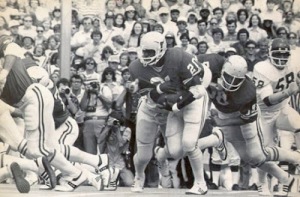 Texas great, Heisman winner Earl Campbell, who ran for the only TD in Texas' 1977 victory over OU (Longhorns 13-Sooners 6). Image courtesy of http://tomato-cans.blogspot.com/2012/10/renewing-red-river-rivalry.html
