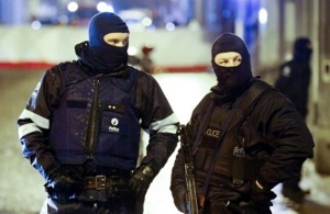 Belgian police on 14 January, aware that national gun laws have not disarmed the terrorists. (Image: EPA, Olivier Hoslet via Guardian)