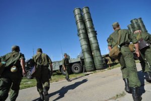 The game-changers. Russian air defense soldiers man their weapon system, the S-300, in a recent drill. (Image via defencerussia.wordpress.com)